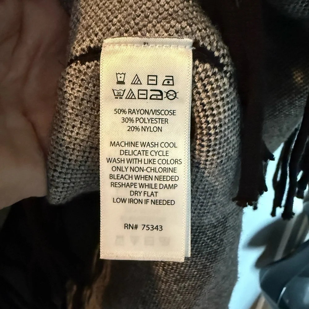 Rachel Zoe Full Zip Blanket Shawl Cape Poncho Womens Sz 1x Roomy & Warm‎ - Picture 6 of 7